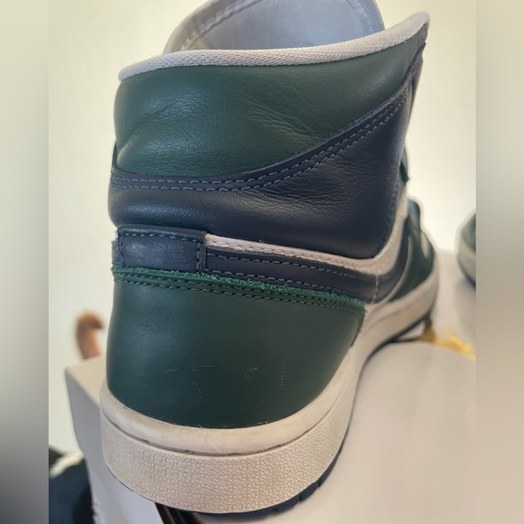 WMNS AIR JORDAN 1 MID SE - Picture 13 of 15